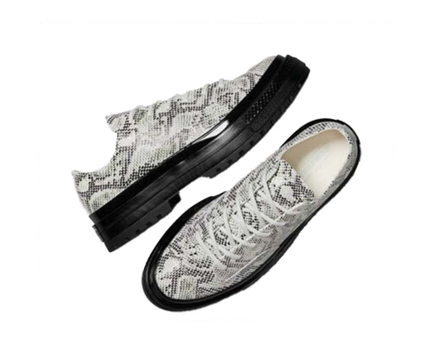 Scarpe basse in stile classico con motivo a pelle di serpente