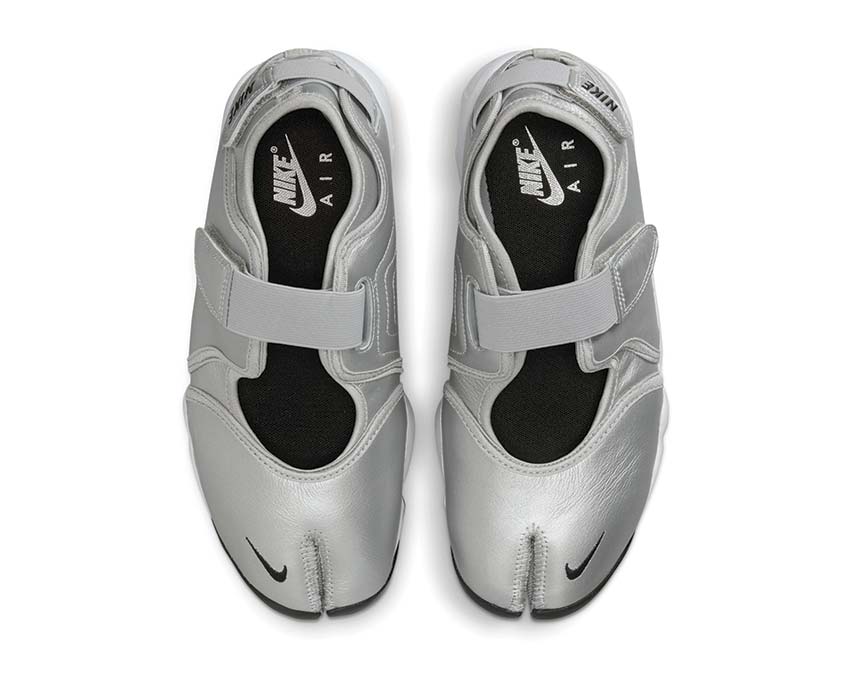 Scarpa sportiva da donna con design aperto e colore argento metallizzato