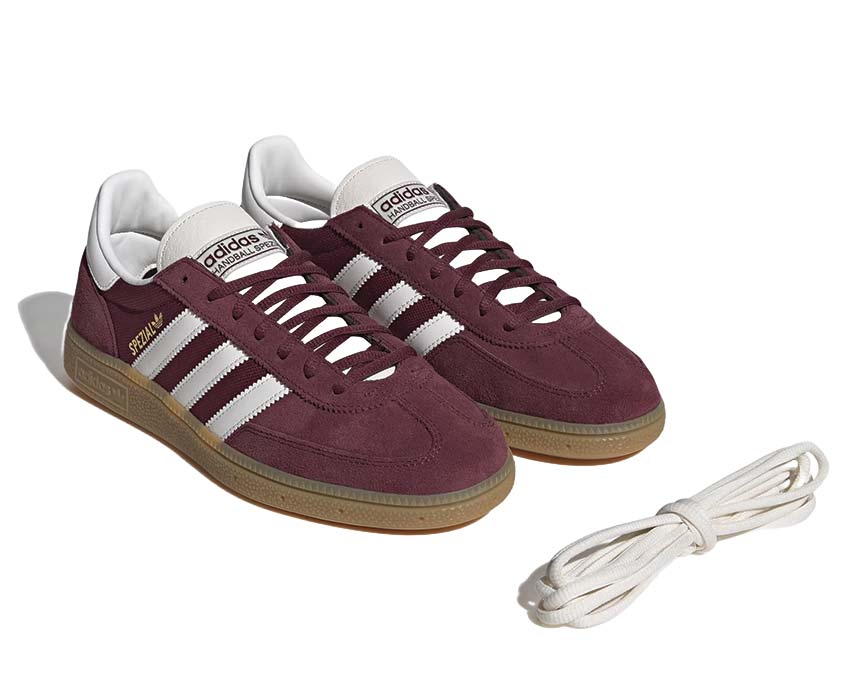 Scarpe da ginnastica per pallamano in colore rosso scuro.