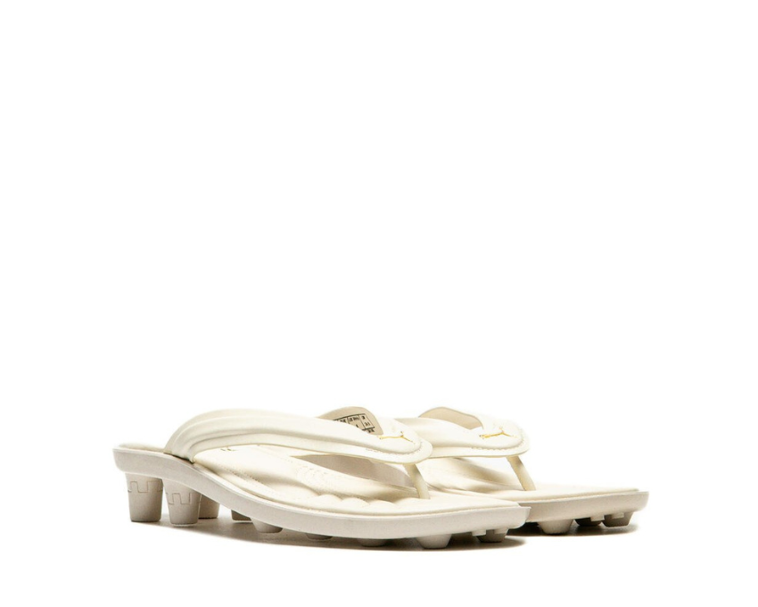 Scarpa da calcio con tacchetti in pelle sintetica, design ispirato alla neve alpina